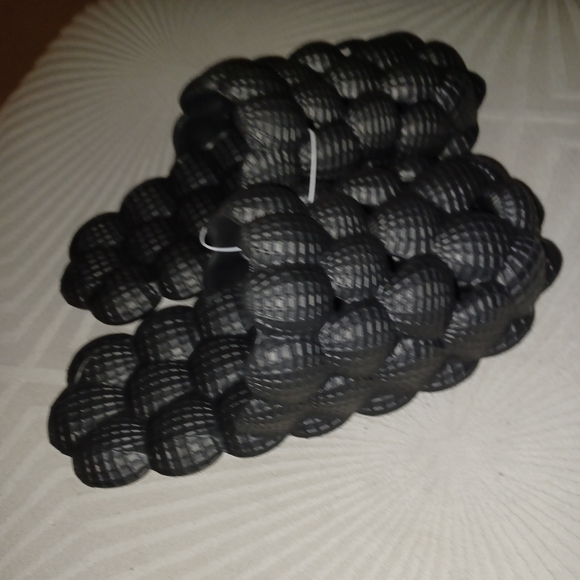 NIB Bubble Slides Mens Size: 9-11 Womens: 11-13 - Picture 2 of 6